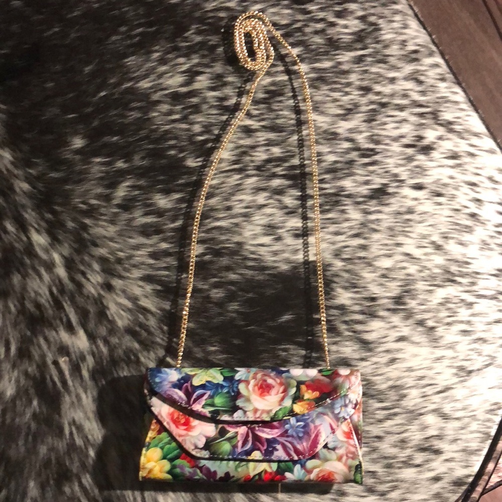 Madden Girl crossbody wallet floral